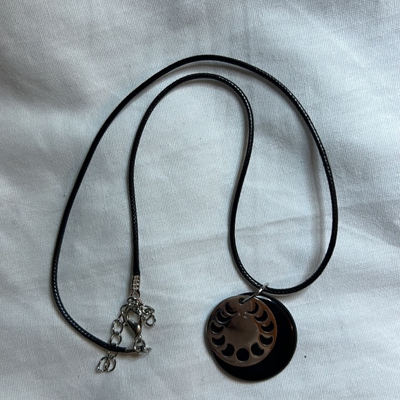 Moon Phase Black Agate necklace - Picture 5 of 7